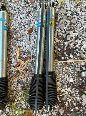 24-062466 Bilstein 91 5100 Rear Gas Shocks 99-16 Ford F-250 F-350 Super Duty With 2-4 Inch Lift