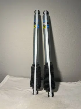 24-274968 Bilstein B8 5100 Rear Shock Absorbers Ford F-250 And F-350 Super Duty 100 Miles