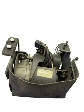 23304606 Cadillac 2017 - 2020 Escalade Oem 6.2l 4x4 Air Compressor Pump Surface Rust