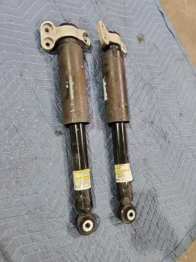 84084729 Chevrolet 16-22 Camaro Ss Driver Left And Right Rear Shock Strut Absorber Oem