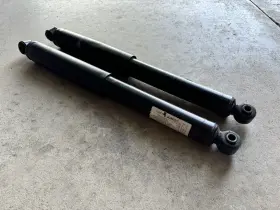 84805971 Chevrolet 2 Chevy Silverado 1500 Rear Shocks 2019-2021 Oem Gm Sierra