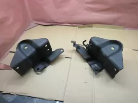 F81z-5340-aa Ford F81z5340ab F81z5340aa 99 F250 Pair Front Leaf-spring Forward Hanger Brackets Oem