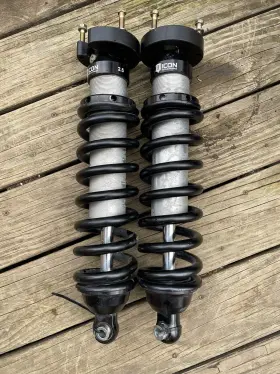 58610 Icon Vehicle Dynamics Front 2.5 Vs Series Coilover Shocks For 96-04 Toyota Tacoma / 96-02 4runner