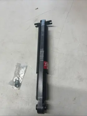 343132 Kyb Shock Absorber And Strut Assembly Rear Driver Or Passenger Side New