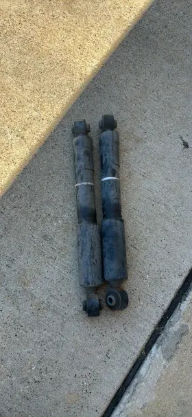 48531-49285 Toyota 2010 Rav4 2.4l Rear Strut Shock Absorber